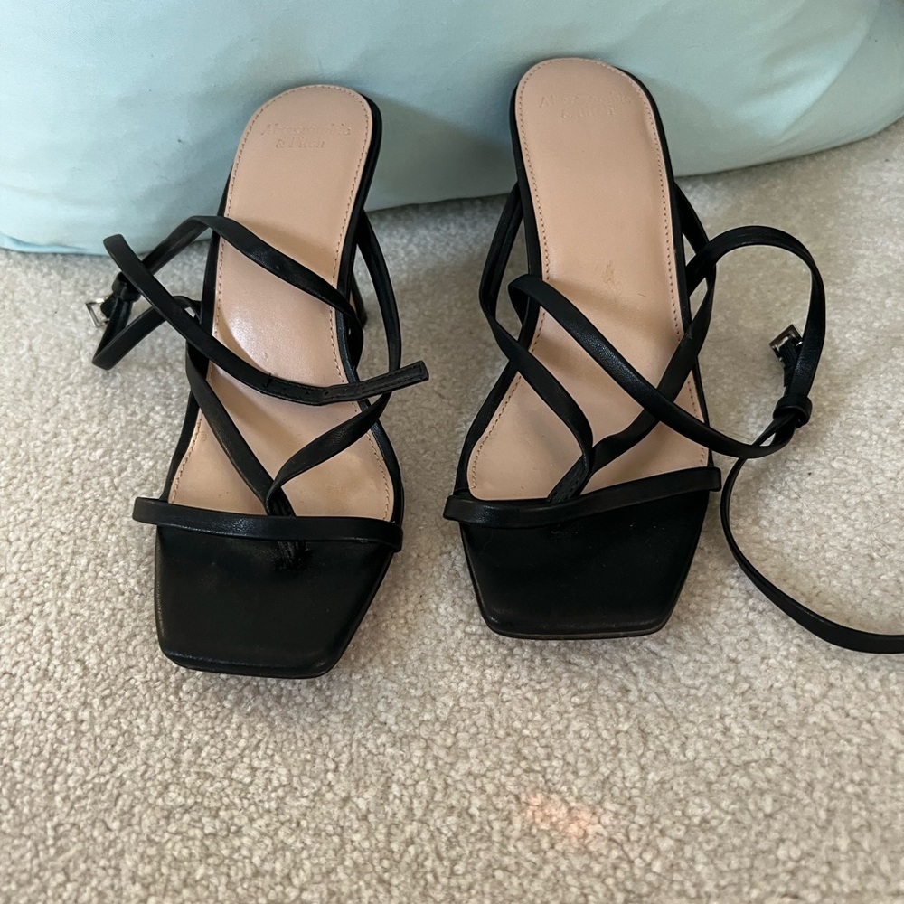 Abercrombie & Fitch Elegant Black Strappy Women's Sandals- size 7